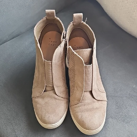 A New Day Women's Brown Ankle Booties - Picture 1 of 3